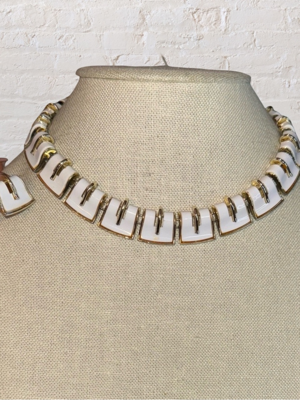 Vintage Lisner Lucite Necklace Set - Picture 2 of 7